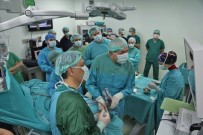 EMRE AYDIN - Kütahya'da İlk Kez Kapalı Yöntemle Beyin Ameliyat Yapıldı