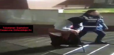 Suç İşlerken Tazı Gibi Cezaevine Giderken Bastonla