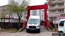 MÜNEVVER - Adıyaman'da Otomobil Tarlaya Devrildi Açıklaması 4 Yaralı