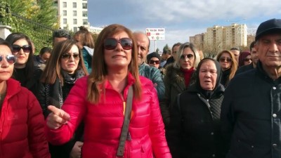 Doğa Koleji Velilerinden Okulun Devriyle İlgili Açıklamanın Ertelenmesine Protesto