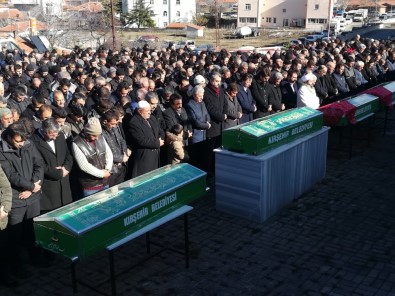 Kırşehir'de Kazada Hayatını Kaybeden Aile Son Yolculuğuna Uğurlandı