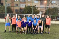 AHMET DENIZ - Vali Deniz, Sevgi Evlerinde Kalan Gençlerle Futbol Maçı Yaptı