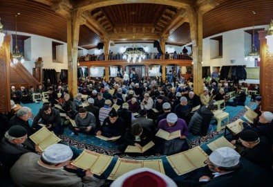 Ayaz Paşa Camii, 'Binbir Hatim' Geleneğini Sürdüren Erzurumlularla Dolup Taşıyor