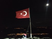 GRUP GENÇ - Bin 840 Metre Yükseklikte Türk Bayrağını Değiştirdiler