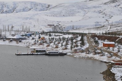Demirözü Barajında Kartpostallık Kış Manzarası