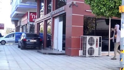 GÜNCELLEME - Antalya'da Otomobil Açıköğretim Bürosuna Çarptı Açıklaması 1 Ölü, 2 Yaralı