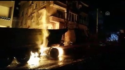GÜNCELLEME - Sakarya'da Kamyon Kasasının Elektrik Tellerine Takılması Sonucu Çıkan Yangın Kontrol Altına Alındı
