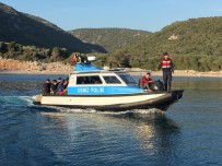 ORTA AFRİKA - İzmir'de 28'İ Çocuk 60 Düzensiz Göçmen Yakalandı
