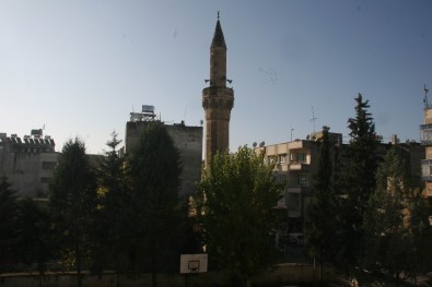 'Öksüz Minare' Camiye Kavuşuyor