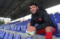 OSMANLISPOR - Yüzücü Olmak İsterken Gözlerini Kaybeden Mehmet Dinçer Hayata Futbolla Tutundu