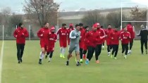 RıZA ÇALıMBAY - Sivasspor'da yüzler gülüyor