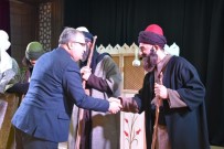AHMET ERDOĞDU - Tiyatro Oyunuyla Yunus Emre'nin Hayatından Kesitler Sunuldu
