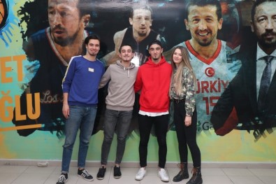 Akademi Lise Gençlerin Hayatına Katkı Sunmaya Devam Ediyor