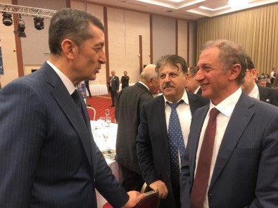 'Milli Eğitim Bakanı Ziya Selçuk 'Yılın Devlet Adamı' Seçildi'