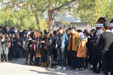 Okul Müdürü Nevzat Saçı'yı Son Yolculuğuna Öğrencileri Gözyaşlarıyla Uğurlandı