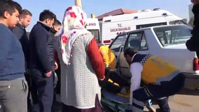 Sivas'ta Otomobil İle Hafif Ticari Araç Çarpıştı Açıklaması 5 Yaralı