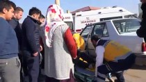 GÖKKAYA - Sivas'ta Otomobil İle Hafif Ticari Araç Çarpıştı Açıklaması 5 Yaralı