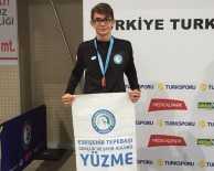 SU SPORLARI - Tepebaşı'nın Yüzücüleri Derecelerle Döndü