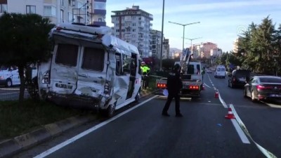 Trabzon'da Yolcu Minibüsü İle Tır Çarpıştı
