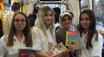 TOPLU TAŞIMA ARACI - Tramvayda Seyahat Eden Vatandaşlara 500 Adet Ücretsiz Kitap Dağıttılar