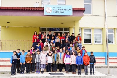 Vali Aydın Arslan Ortaokulu'ndan 'İyilik Yap, İyilik Bul' Projesi
