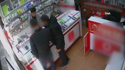 Afyonkarahisar'daki Cep Telefonu Hırsızlığı Güvenlik Kamerasında