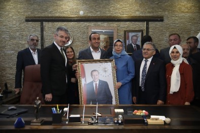 Başkan Büyükkılıç, İlçe Belediye Başkanlarıyla Birlikte İncesu Belediye Başkanı İlmek'i Ziyaret Etti