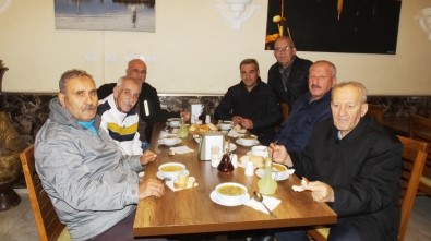 Burhaniye'de Ören Caminde Namaz Sonrası Çorba İkramı