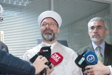 Diyanet İşleri Başkanı Prof. Dr. Erbaş'tan Camilerde Oturarak Namaz Kılınmasıyla İlgili Açıklamalarda Bulundu