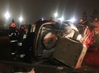 ESKIŞEHIR OSMANGAZI ÜNIVERSITESI - Eskişehir'de Otomobil Aydınlatma Direğine Çarptı Açıklaması 1 Ölü