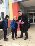 TAŞKıRAN - Okul Müdüründen Öğrencilere Sıcak Karşılama