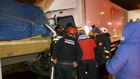Tem Boludağı Tünel Çıkışında Kamyon Tıra Arkadan Çarptı Açıklaması Kamyon Sürücüsü Yaralandı