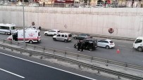 FARABI - Ticari Araç Kamyona Çarptı Açıklaması 4 Yaralı