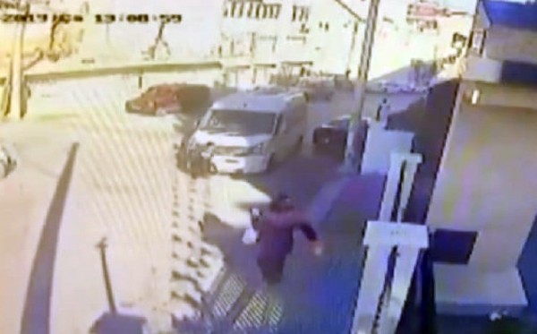 9 yaşındaki öğrenci servisin altında kaldı!