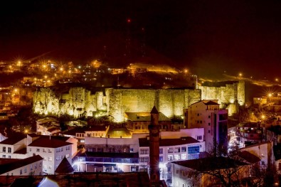 7 Bin Yıllık Bitlis'in Işıklandırılmış Hali Büyülüyor
