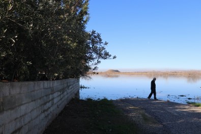Baraj Suyu Kapısına Dayandı