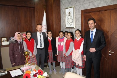 Başarılı Sporculardan Milli Eğitim Müdürü Tekin'e Ziyaret