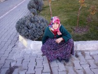 AHŞAP EV - Bir Haftada Eşini Kanserden Kaybetti, Evi Yandı, 78 Yaşında Yarı Felç Sokakta Kaldı