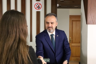 Bursa'da Çok Okuyan Çok Yol Alıyor