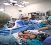 ÜÇÜZ BEBEK - Doktor 14. Denemesinde 50 Yaşında Üçüz Doğurdu