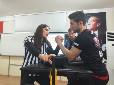 Dünya Şampiyonu Bilek Güreşçisi Fatih Kamuz Yavuzeli'nde