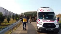 ASKERİ ARAÇ - Edirne'de Bariyere Çarpan Askeri Araçtaki 8 Asker Hafif Yaralandı