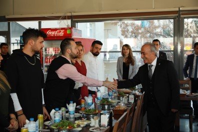 Erzurum Valisi Okay Memiş Ve Rektör Çomaklı, Öğrencilerle Yemekte Buluştu