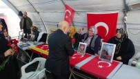 İNSANLIK SUÇU - HAK-İŞ'ten HDP Önünde Evlat Nöbeti Tutan Ailelere Destek Ziyareti