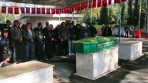 GÜNEYKENT - Mersin'de Bıçaklanarak Öldürülen Kadının Cenazesi Toprağa Verildi