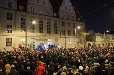 Polonya'da On Binler Yine Sokaklarda