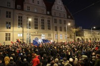 ADALET PARTİSİ - Polonya'da On Binler Yine Sokaklarda