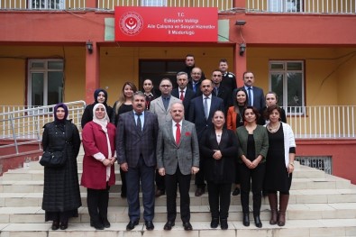 Vali Çakacak, Aile, Çalışma Sosyal Politikalar İl Müdürlüğünü Ziyaret Etti