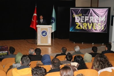 YYÜ'de 'Gençlik Deprem Zirvesi' Düzenlendi