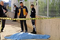 ADLİ TIP KURUMU - Annesinin Pencereden Düşüp Öldüğünü Duyunca Sinir Krizi Geçirdi